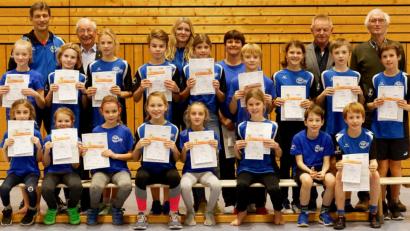 Bild: exb
Überreichung der Deutschen Sportabzeichen an Sportler des ESV Amberg