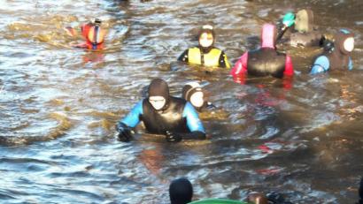 Bild: ibj
Für Aufheiterung sorgten die mitgebrachten Schwimmhilfen.