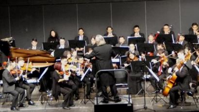 Bild: weu
Einen musikalischen Höhepunkt im kulturellen Leben der Stadt bot das „Saigon Philharmonic Orchestra“ in Kooperation mit den Smetana-Philharmonikern Prag mit seinem Dirigenten Hans Richter beim Neujahrskonzert in der Schwarzachtalhalle.