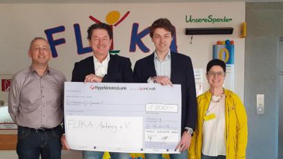Bild: Klinikum/Fraunholz/exb
Große Freunde herrscht bei der Spendenübergabe (von links): Flika-Kassier Oskar Schmidt, Markus und Sebastian Wagner von der Hans Wagner GmbH sowie stellvertretende Flika-Vorsitzende Michaela Leitl.