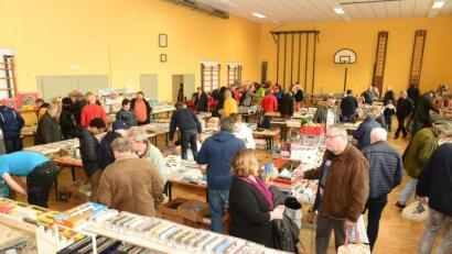 Bild: bey
Groß war der Andrang der Anbieter bei der Modellbahnbörse. 17 Anbieter waren unter anderem aus Hof, Marktredwitz, Regensburg, Weiden und Fürth gekommen und füllten den Saal bis auf den letzten Platz.