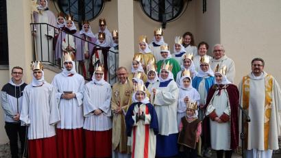 Bild: Kunz
Die Sternsinger von Herz Jesu freuen sich über die Spendenbereitschaft der Gläubigen. Sie sammeln insgesamt 7590 Euro.