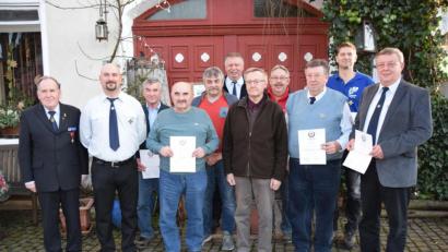 Bild: wku
Mit Ehrungen werden besondere Verdienste und langjährige Treue honoriert (von links): Kreisvorsitzender Horst Embacher, Vorsitzender Stefan Vogl, Hermann Pirner, Alois Vogl, Georg Herbst, Reinhold Koch, Hermann Hering, Wolfgang Pscherer, Erwin Graf, Jürgen Hagerer und Bürgermeister Hans Koch.