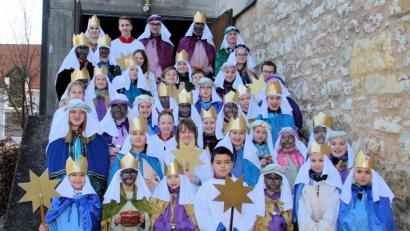 Bild: bjo
Die zwölf Sternsingergruppen der Pfarrei waren in ihren prächtigen Gewändern unterwegs.