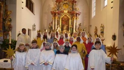 Bild: bk
Als Sternsinger bitten die Kinder um Spenden für Buben und Mädchen im Libanon.