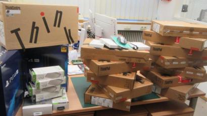 Bild: exb/Grenzpolizei
Noch in der Orginalverpackung befinden sich die Laptops, Festplatten und weitere Elektronikartikel, die Schleierfahnder am Dreikönigstag sichergestellt haben.