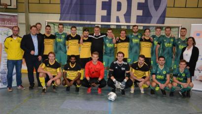 Bild: jr
Der SV Mitterteich (grüne Trikots) besiegte im Endspiel des Neujahrscups des SV Steinmühle den FC Tirschenreuth (gelbe Trikots).