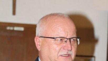 Bild: rpp
Kreisbrandinspektor Otto Braunreuther berichtete von den anstehenden Projekten und wies auf die Neuerungen der Unfallverhütungsvorschriften hin.