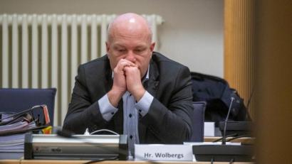 Bild: Armin Weigel/dpa
Joachim Wolbergs, suspendierter Oberbürgermeister von Regensburg, sitzt im Verhandlungssaal im Landgericht.