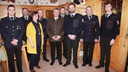 Bild: wro
Neu gewählt wurde der gesamte Feuerwehr-Vorstand um Sebastian Käs (Dritter von rechts). Im Bild von links Sebastian Pinzer, Heinrich Ulrich jun., Zweite Bürgermeisterin Andrea Hecht, Christoph Burger, Bürgermeister Wolfgang Braun, Jürgen Koller, Sebastian Käs, Werner Schaumberger und Christian Höfer.