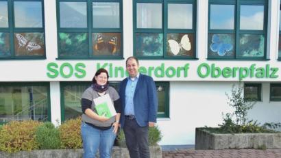 Bild: fua
EInrichtungsleiter Holger Hassel und Sozialpädagogin Christina Ponader ist es wichtig, dass das Kinderdorf ein Ort mit offenen Türen ist.