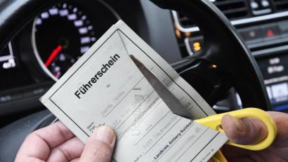 Bild: Petra Hartl
Wem der Arzt Fahruntauglichkeit attestiert, der sollte seinen Führerschein freiwillig abgeben.