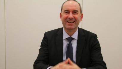 Bild: jrh
Gut gelaunt: Hubert Aiwanger, Chef der Freien Wähler, spielt den Schwarzen Peter an die Autobahn-Trassen-Befürworter zurück.