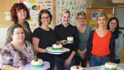 Bild: do
Lebenslanges Lernen ist auch das Credo der Erwachsenenbildung. Das Frühjahr-/Sommerprogramm 2020 der Volkshochschule Eschenbach bietet deshalb auf 77 Seiten eine riesige Vielfalt an Kursen und Workshops. Auch das beliebte Motiv-Torten-Seminar ist wieder im Programm.