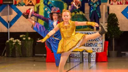 Bild: sml
Die Narrhalla Windischeschenbach ist bekannt für ihr tolles Showprogramm. Wer die Tänze aller Garden sehen möchte, hat dazu beim Kaffeekränzchen am 26. Januar und beim Kehraus am 25. Februar Gelegenheit. Das Foto mit dem Kindertanzpaar stammt vom Inthronisationsball 2018.