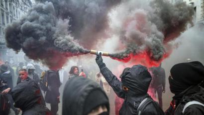 Bild: Laurent Cipriani/dpa
Seit mehr als einem Monat haben die Streiks und Massenproteste Frankreich und vor allem die Hauptstadt fest im Griff.