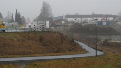 Bild: fpoz
Vorrangig laufen heuer Detailplanungen für die Waldershofer Ortsumgehung. Mitte des Jahres sollen die Arbeiten zum Bau einer Unterführung des Fuß- und Radwegs beim Kreisverkehr (Bild) starten.