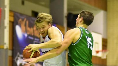 Archivbild: A. Schwarzmeier
Auch auf Center wie Jonas Meißner (links) wird es am Samstag gegen die meist kleiner aufgestellten, wurfstarken Bayreuther ankommen.