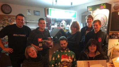 Bild: tok
600 Euro kommen bei der Christbaumversteigerung in Wurz zusammen.