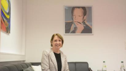 Bild: Gabi Schönberger
Ihr großes Vorbild Willy Brandt begleitet Annette Karl als Pop-Art-Druck in ihrem Büro in Neustadt. Wer ihr dort am Montag zwischen 11 und 17 Uhr zum 60. Geburtstag gratulieren will, findet offene Türen vor.