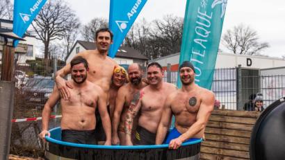 Bild: exb
Beim wohlverdienten "Poolkuscheln" entspannen sich Martin Tafelmeyer, Thomas Lieschke, Richard Hirmer, Josef Köberl, Mario Weigl, Vitek Rostislav (von links).