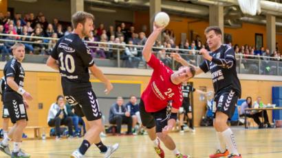 Bild: gud (Guenter Uschold)
Michael Fleischer (hier im Spiel gegen den TB 03 Roding) und seine Mannschaftskameraden starten am kommenden Samstag mit einem Heimspiel gegen den ATSV Kelheim ins Handballjahr 2020.