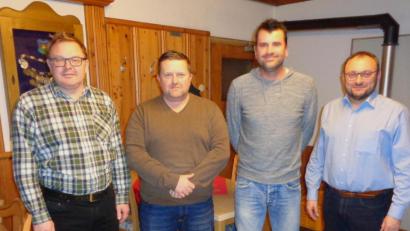 Bild: fjo
Robert Zetzlmann (Zweiter von links) übernimmt das Ruder bei den "Grenzbachfischern". Aus der von zweitem Bürgermeister Markus Bauriedl (rechts) geleiteten Wahl gehen Martin Binder (Zweiter von rechts) und Thomas Grötsch (links) als weitere Vorstandsmitglieder hervor.