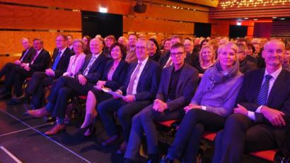 Bild: ua
Rund 350 Gäste und Ehrengäste kamen zum Neujahrsempfang der Gemeinde Ursensollen in den Kubus.