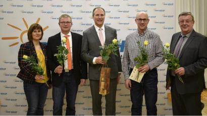 Bild: sck
Die Hauptakteure des Abends (von links): Freie-Wähler-Ortsvorsitzende Doris Lehnerer, Landratskandidat Hans Martin Grötsch, Landtagsvizepräsident Alexander Hold, Musikant Peter Kraus und Bürgermeister Hans Koch.