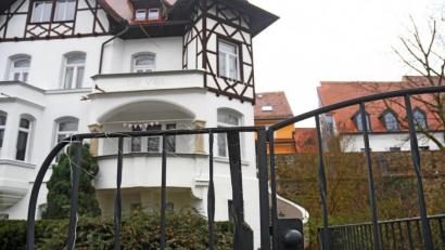 Bild: Gabi Schönberger
Da Tor ist zu. Die Villa Hinterm Zwinger in Weiden hat keinen Wirt mehr.