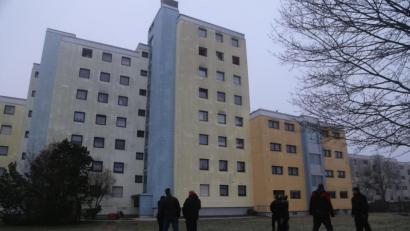 Bild: rw
Zu einem Brand kam es am Sonntag in einem Wohnblock in der Porzellinerstraße. Betroffen war eine Wohnung im sechsten Stock (mittlerer Gebäudeteil).