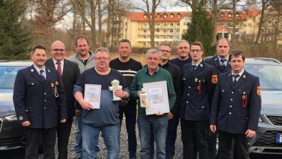Bild: exb
Treue Mitglieder der Feuerwehr Ottengrün sind bei der Jahreshauptversammlung ausgezeichnet worden. Von links Kommandant Norbert Scharnagl, Bürgermeister Klaus Meyer, Sascha Schenkl, Klaus Schenkl, Markus Betzl, Hubert Dietl, Thomas Fellner, Alexander Fellner, Zweiter Kommandant Martin Dietl, Jürgen Braun und Vorsitzender Florian Dietl.