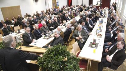 Bild: Hirsch
Der Saal des Jugendheimes war beim Sebastiani-Bauerntag voll besetzt mit Vertretern aus Politik, Wirtschaft, Behörden und Verbänden.