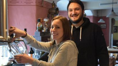 Bild: Lowak
Die Zoiglstube "Zum Posterer" hat neue Pächter. Seit Anfang Januar stehen Sebastian Curcu und Maria Kahriger am Zapfhahn.