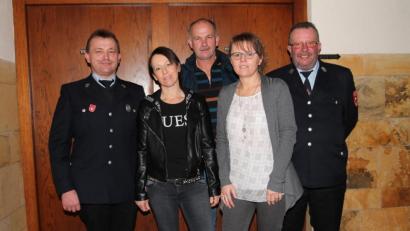 Bild: pi
Die Vorsitzenden Berthold Reber (links) und Alfons Scheibl zeichnen langjährige Mitglieder aus. Von den waren Sonja Spandl, Michaela Wittmann (seit 30 Jahren dabei) und Hermann Reber (40 Jahre) gekommen.