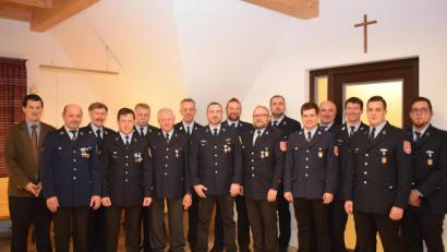 Bild: bnr
Eine ganze Reihe von Mitglieder konnte die Feuerwehr Söllitz für ihren aktiven Dienst in der Feuerwehr auszeichnen. Die Ehrenkreuze in Silber und Gold überreichten Bürgermeister Martin Schwandner und die Führungskräfte der Feuerwehr.