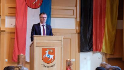 Bild: u
„Hirschau nachhaltig weiterentwickeln!“ Unter diesem Motto stand die Rede von Bürgermeister Hermann Falk (am Rednerpult) beim 36. Dreikönigsfrühschoppen der CSU.