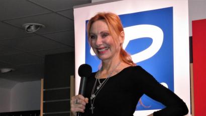 Bild: ubb
Andrea Sawatzki ist eine charmismatische Schauspielerin, die mit ihrer Strahlkraft die Fans regelrecht anzieht.