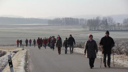 Bild: frd
Beim 45. Internationalen Wandertag in Schwarzhofen machten sich erneut zahlreiche Teilnehmer auf den Weg durch die reizvolle Landschaft rund um Schwarzhofen.