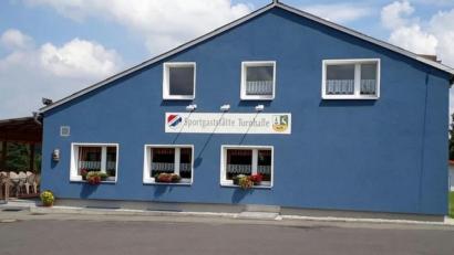 Bild: soj
Stolz sind die Mitglieder des TSV Mehlmeisel auf ihr Sportheim.