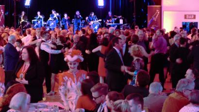 Bild: ga
Die Klaus-Hörmann-Band gab den Ton an und die Besucher des Stadtballs ließen sich nicht zwei Mal bitten. Angesagte Hits und Oldies begeisterten die Tänzer.