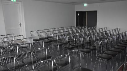 Bild: Lowak
Die Stühle für die Besucher stehen schon bereit. Die Kabarettabende der Futura sind ab sofort wieder in der Mehrzweckhalle Windischeschenbach.