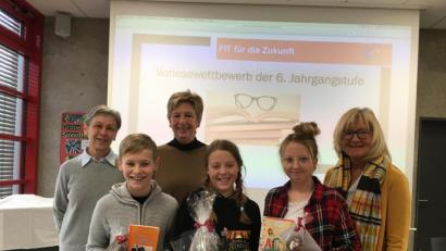 Bild: exb/Markus Binder
Die Sieger des Vorlesewettbewerbs bekamen Buchgutscheine.