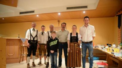 Bild: Andreas Brückmann
Die Vereinsmeister der SG Edelweiß Hohenkemnath, zusammen mit der sportlichen Führung (von links): Schießleiter Hermann Schmidt, Jugendleiter Johannes Wenkmann und Schützenmeister Hans Wenkmann zusammen mit Johannes Lautenschlager, Gerhard Herbst, Manuela Geitner und Timo Schuller.