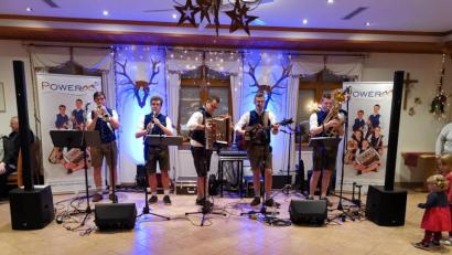 Bild: exb
Die Abendveranstaltung des Vereins Oberkrainer-Freunde Oberpfalz mit der Gruppe Power hoch 5 wurde ein großer Erfolg.