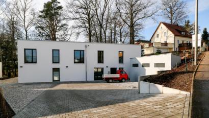 Bild: Clemens Hösamer
Ein Anlieger hatte gegen die Baugenehmigung für die Horsch-Boardinghäuser am Ettmannsdorfer Berg (BIld) geklagt. Das Verwaltungsgericht Regensburg wie die Klage ab.