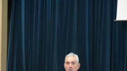 Bild: jzk
„Bei der Berufswahl Ihres Kindes spielen die Eltern eine entscheidende Rolle“, betonte Berufsberater Richard Zentner beim Informationsabend für die Eltern der Neuntklässler.