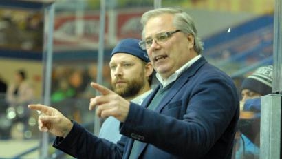 Bild: Gebert
Chefcoach Ken Latta (rechts) dirigiert auch in der kommenden Spielzeit die Eishockeycracks der Blue Devils Weiden.