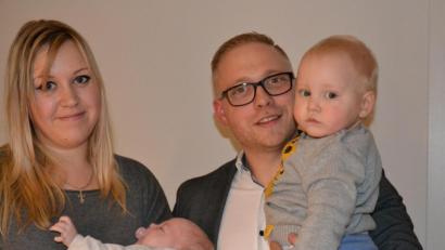 Bild: szl
Mama Katja und Papa Gabriel Markowski wollten für ihre beiden Kinder Gabriel (15 Monate) und Aurelia (2 Monate) besondere Namen.