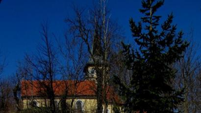 Bild: le
Der im Jubiläumsjahr 2012 vom damaligen Pfarrer Norbert Große eingeweihte Gedenkstein zu Beginn der 14 Kreuzwegstationen am Fuße des Treppenaufganges zur St. Nikolauskirche zeichnet heute noch den Katholischen Männervereins in seiner Mitarbeit und Mitverantwortung in der Kirchengemeinde St. Johannes der Täufer in hohem Maße aus. Darauf ist die Männergemeinschaft heute noch besonders stolz.